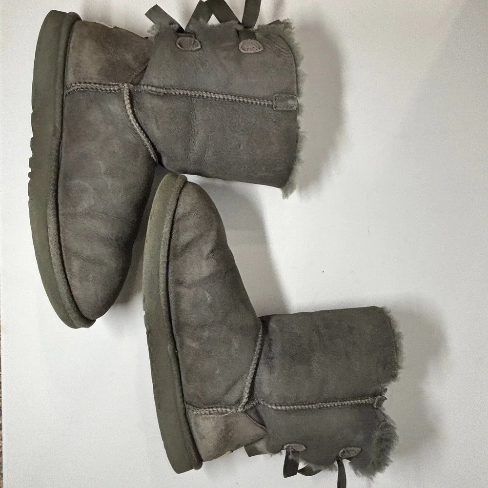 UGG Australia Bailey Bow‎ II Boots Women 9 Grey Sheepskin Suede 1002954